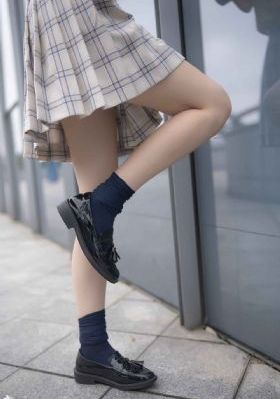 姐姐的朋友来家里做客免费观看